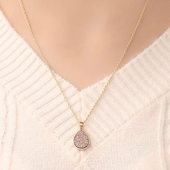 Anthropologie Valentine necklace Women Simple Water-drop Shape Pink Gold - Picture 1 of 6